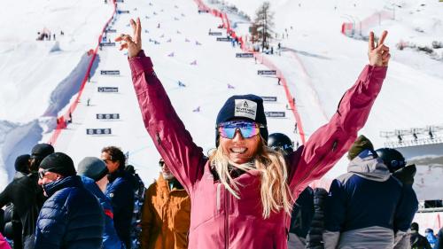 Endlich Pause: Für Voluntari Renata Keller Smalley heisst das ab ins Zielgelände und zu «ihren» Snowboarderinnen und Snowboarder. Foto: Jon Duschletta