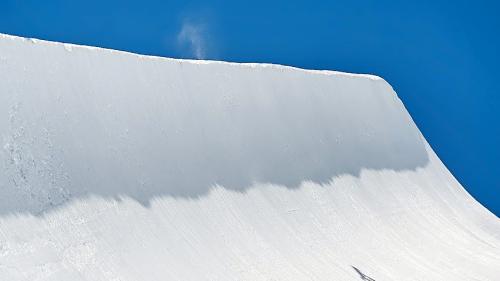 Ursina Haller, stilistisch perfekt in der alten Halfpipe am Corvatsch. Foto: Roman Pulvermüller