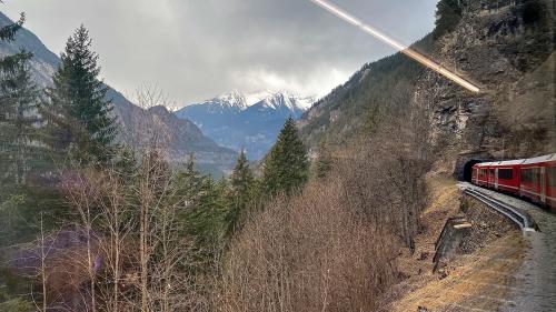 «Einfach aus dem Fenster zu schauen, die Umwelt wahrzunehmen und die Sinne intensiv zu reizen – mit Kaffee und Musik – ist der beste Zeitgebrauch», hat Valentina Baumann für sich entschieden. Foto: Valentina Baumann

