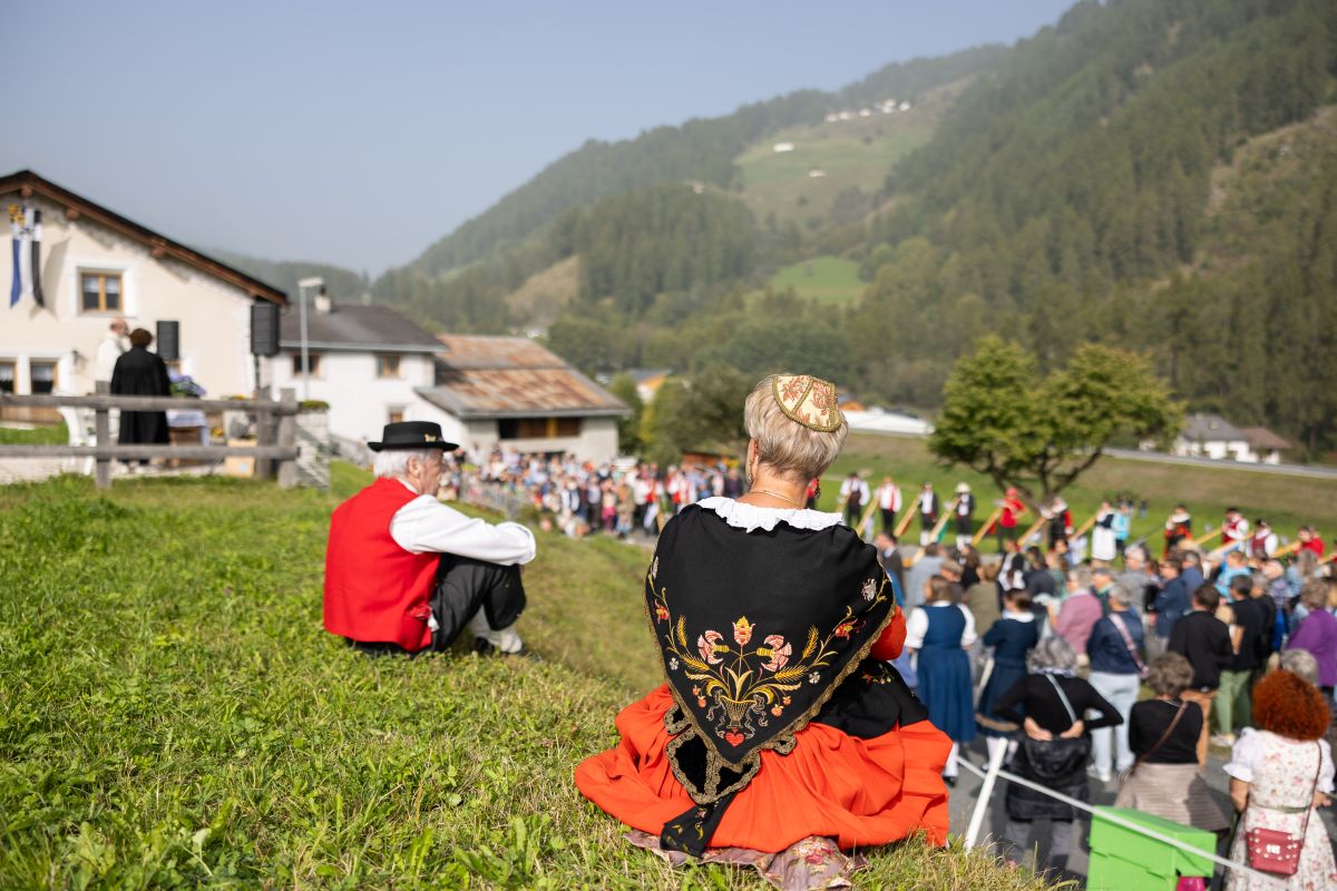 Zum Festtag ziehen die Münstertalerinnen und Münstertaler Trachten an. Foto: Dominik Täuber